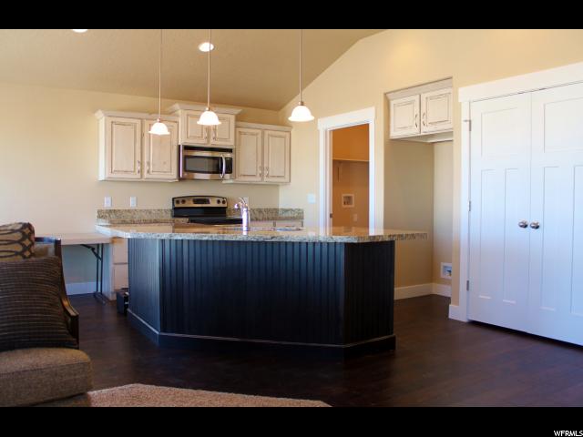 8042 S LARSEN MEADOWS LN, West Jordan, UT 84088