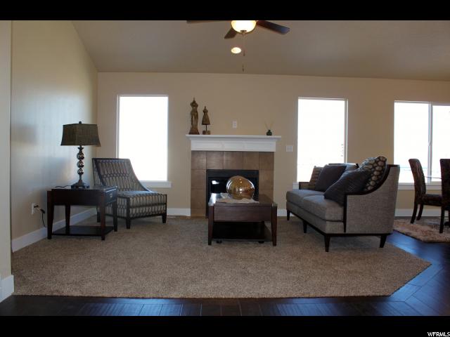 8042 S LARSEN MEADOWS LN, West Jordan, UT 84088