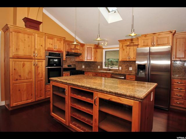 1984 E GYRFALCON DR S, Sandy, UT 84092