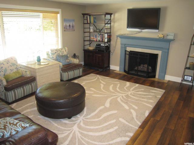 8243 S OAK CIR, Sandy, UT 84093