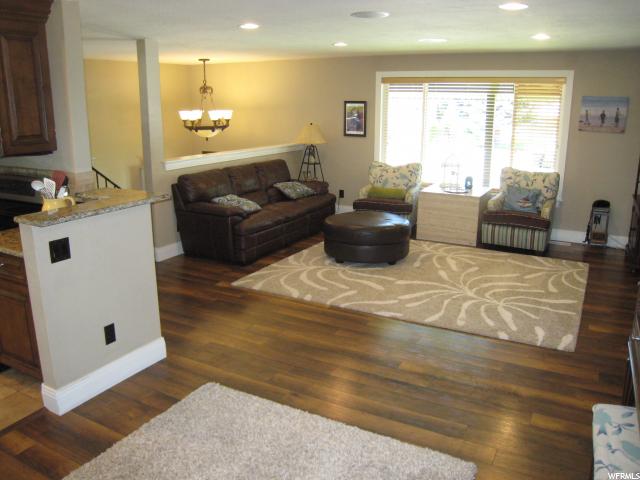 8243 S OAK CIR, Sandy, UT 84093
