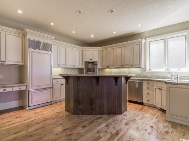8362 S VIA RIVIERA WAY E, Cottonwood Heights, UT 84093