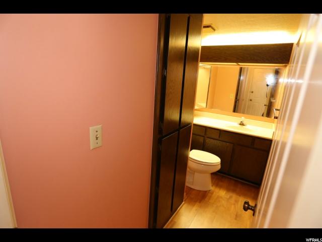 8722 S OAKWOOD PARK CIR CIR S, Sandy, UT 84094