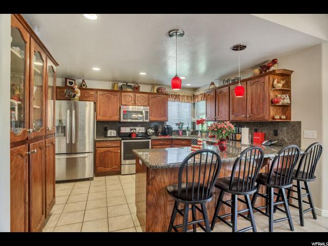 1008 W RAMBOUILLET DR, South Jordan, UT 84095