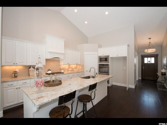 1398 W WHEADON GLENN Cv, South Jordan, UT 84095