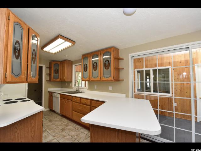 6920 S BROOKHILL Dr, Cottonwood Heights, UT 84121