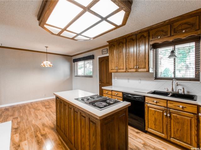 2154 E CASTLE HILL AVE, Cottonwood Heights, UT 84121