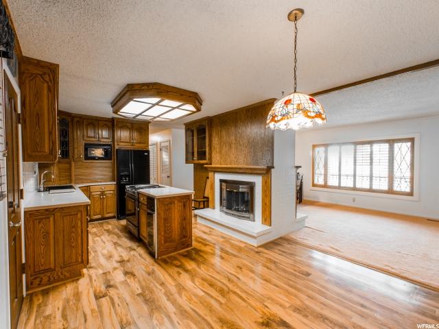 2154 E CASTLE HILL AVE, Cottonwood Heights, UT 84121