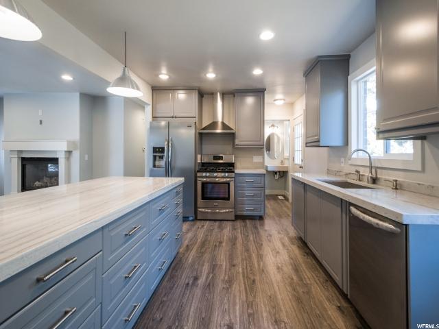 1702 E VILLAGE GREEN RD S, Cottonwood Heights, UT 84121