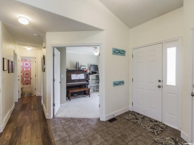 6952 W HUNTER VALLEY DR, West Valley City, UT 84128