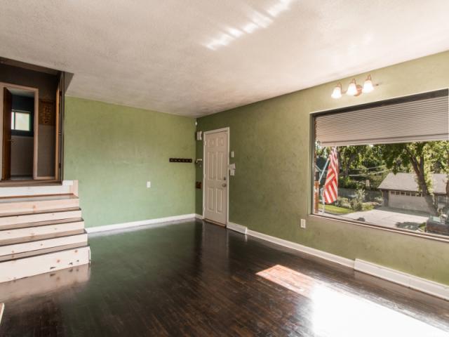 4270 Edgehill Dr, Ogden, UT 84403