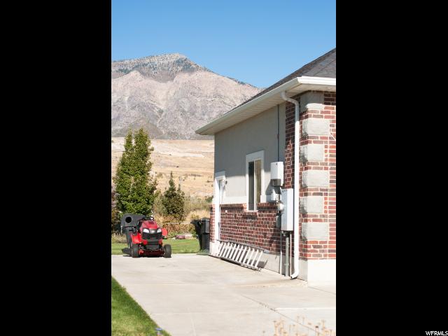 2560Remuda Dr, Farr West, UT 84404