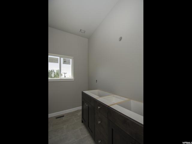 3233 N MOUNTAIN RD, North Ogden, UT 84414