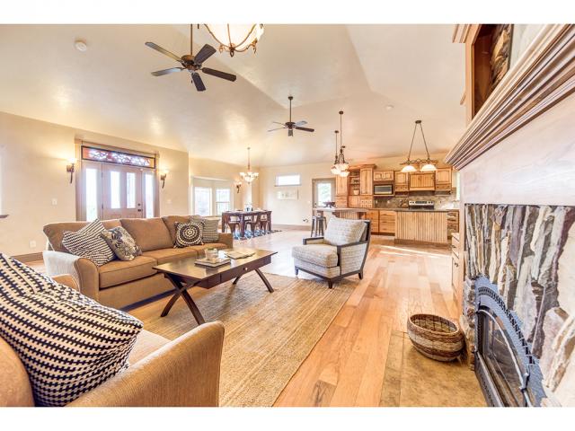 4044 N FOOTHILL DR, Provo, UT 84604