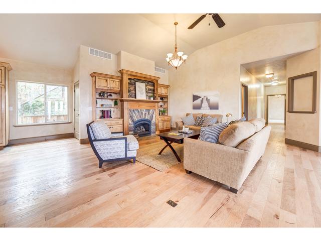4044 N FOOTHILL DR, Provo, UT 84604
