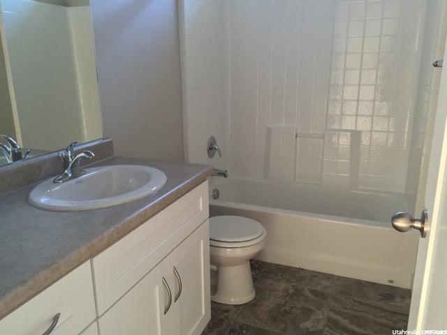 2301 W AUTUMN DR, Mapleton, UT 84664
