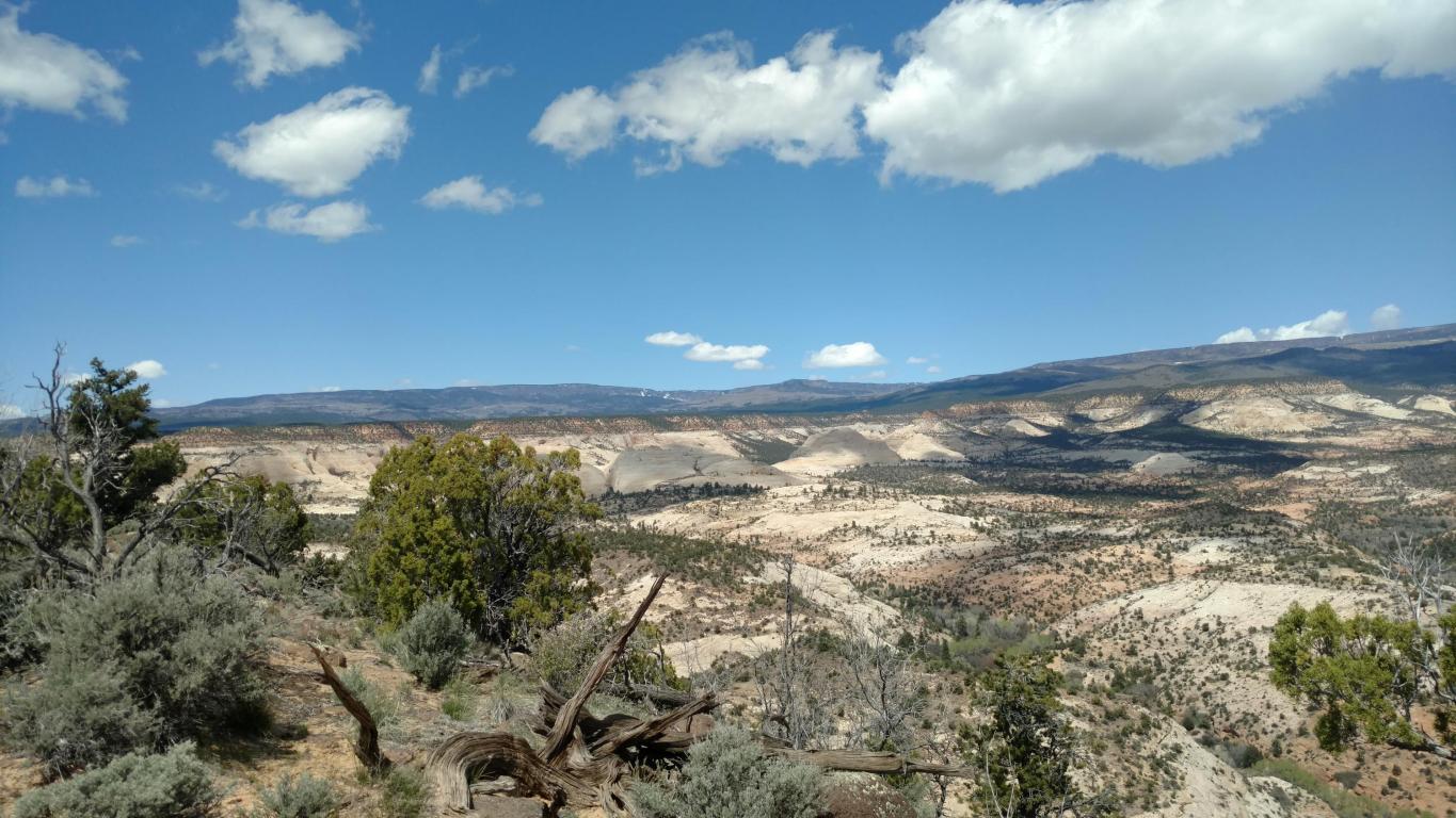 2190 E Long Neck DR E, Boulder, UT 84716