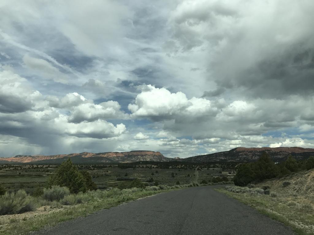 1860 E Paunsaugunt Cliffs DR, Hatch, UT 84735