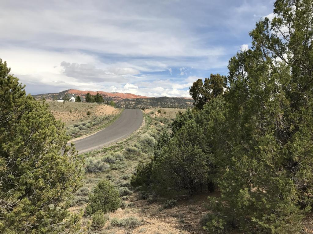 1860 E Paunsaugunt Cliffs DR, Hatch, UT 84735