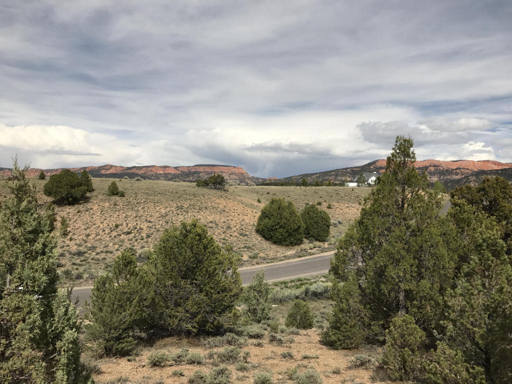 1860 E Paunsaugunt Cliffs DR, Hatch, UT 84735