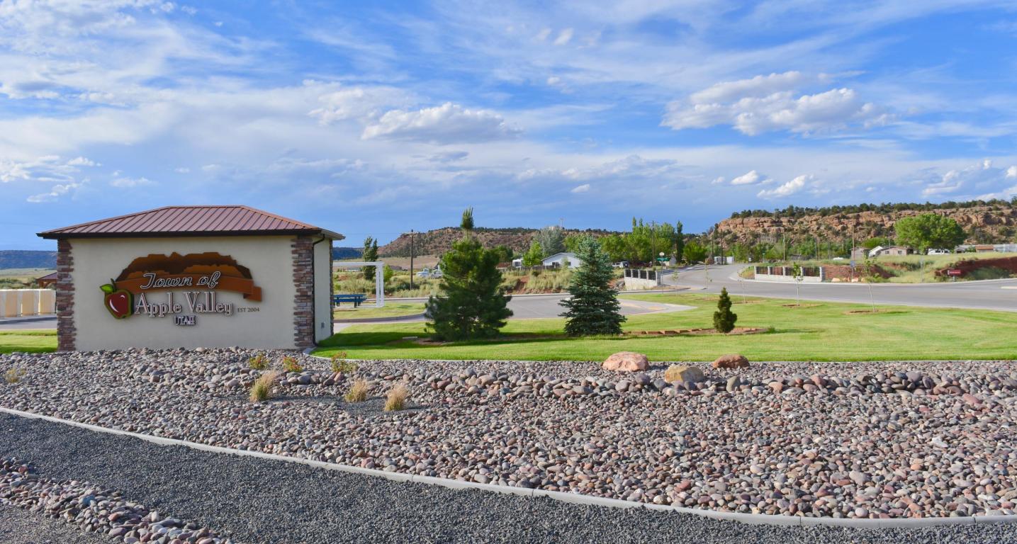 1073 W Little Pinion  Way, Apple Valley, UT 84737