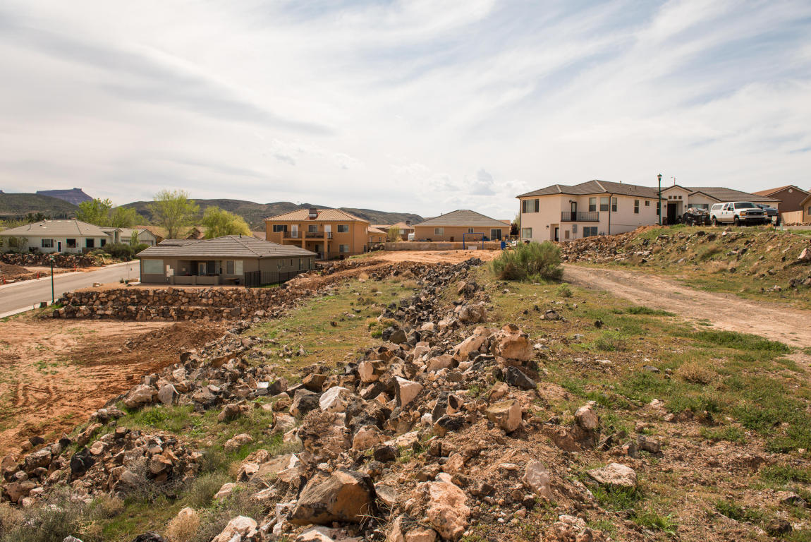 1176 N 50 W, Hurricane, UT 84737