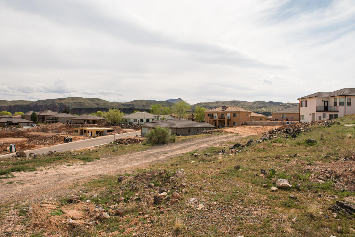 1176 N 50 W, Hurricane, UT 84737
