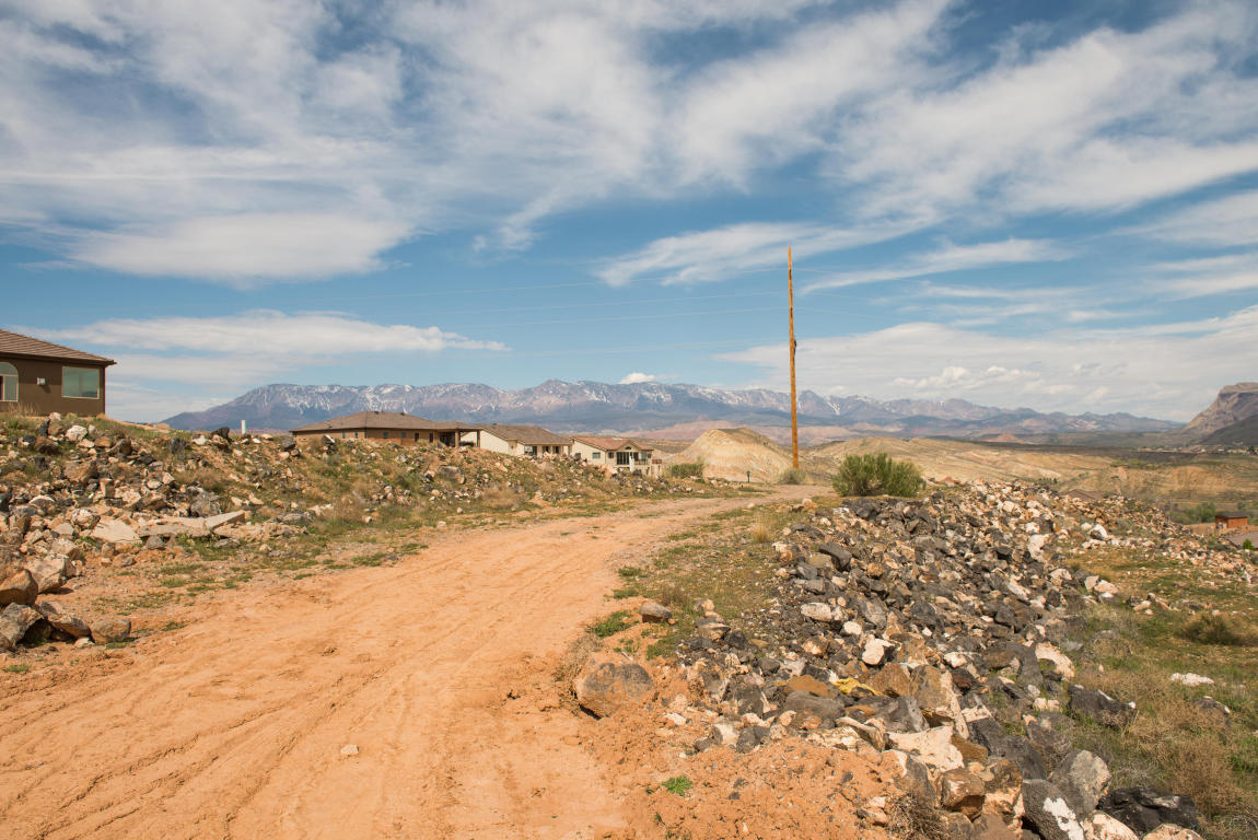 1158 N 50 W, Hurricane, UT 84737