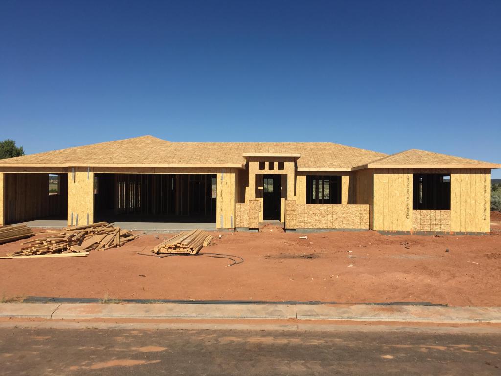 1704 S Manzanita DR, Apple Valley, UT 84737
