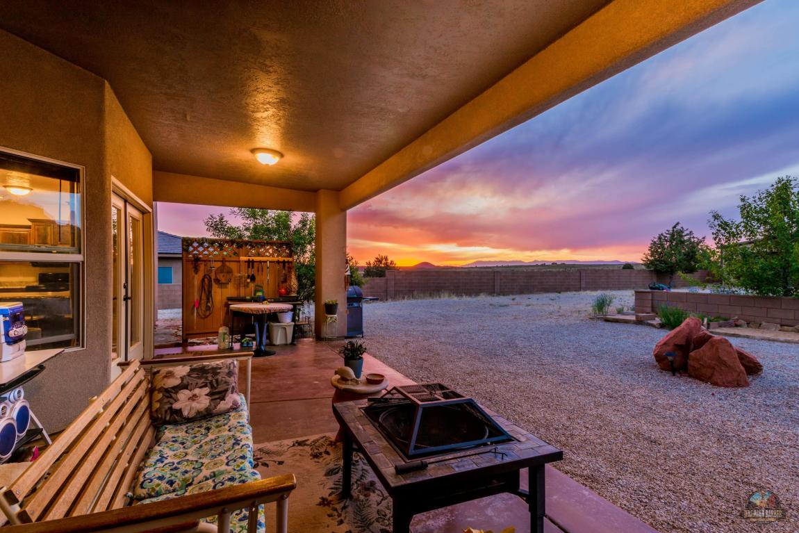 1123 E Big Pinion LN, Apple Valley, UT 84737