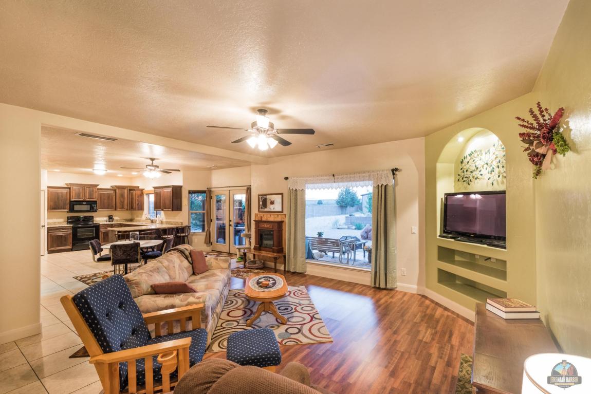 1123 E Big Pinion LN, Apple Valley, UT 84737