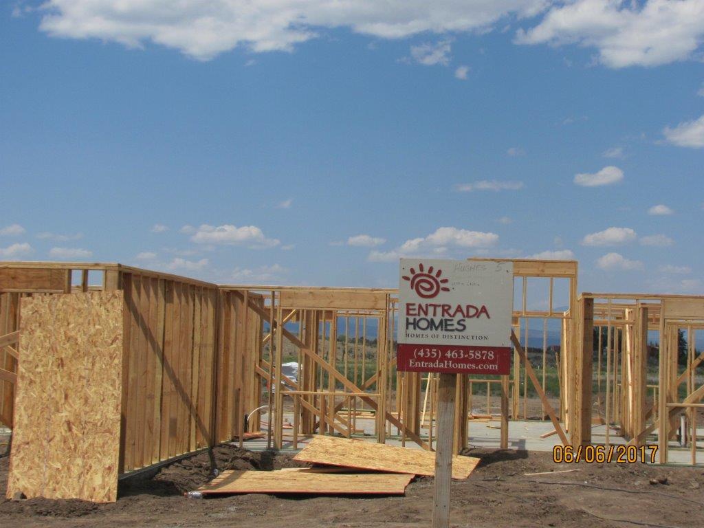 698 N Kaycie Ln, Panguitch, UT 84759