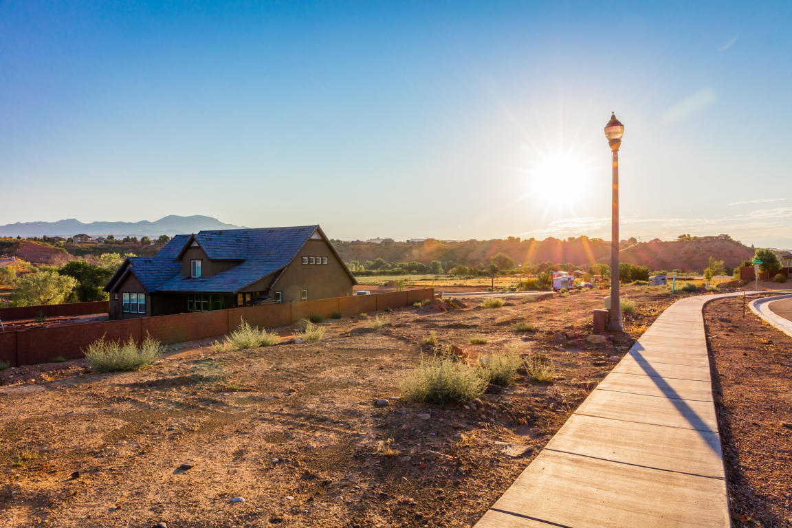 1533 BOOMERS Loop, Santa Clara, UT 84765