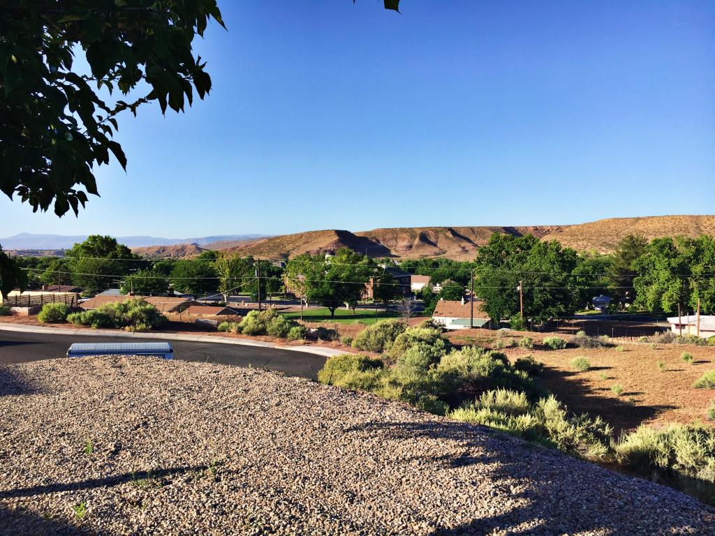2602 Peach CIR, Santa Clara, UT 84765