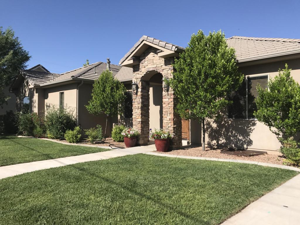 897 Country LN, Santa Clara, UT 84765