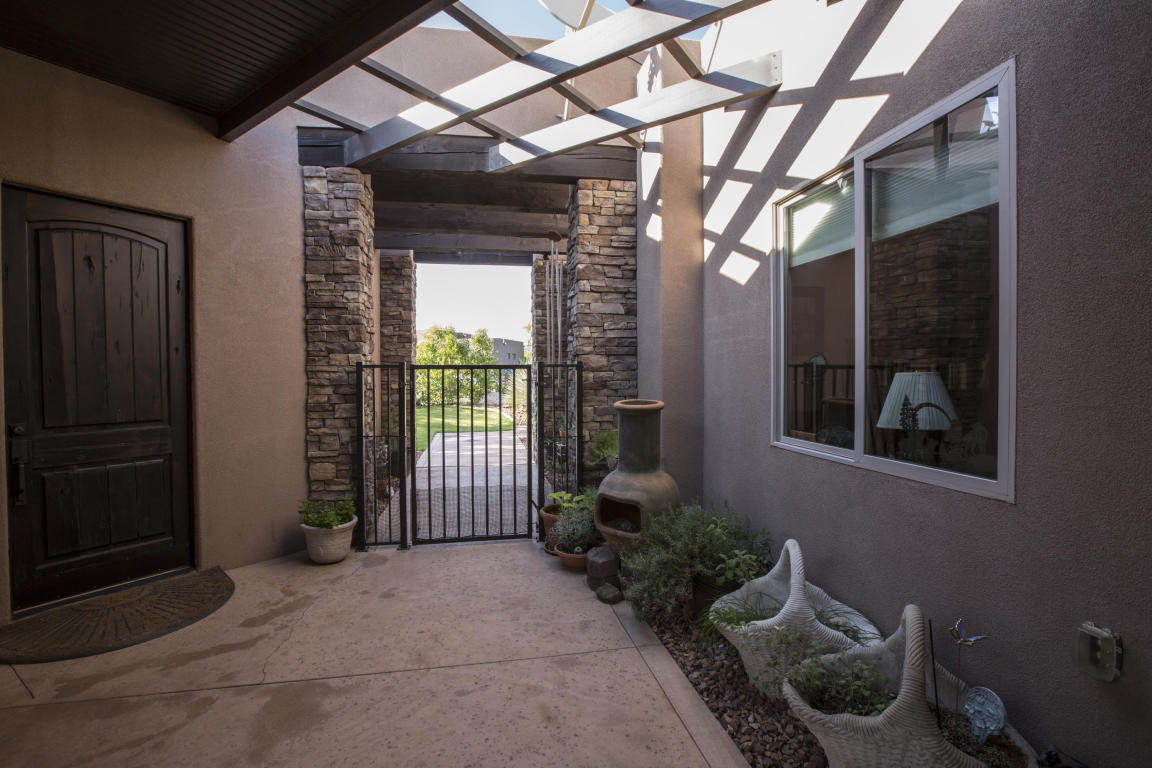 5 W Basalt CIR, Santa Clara, UT 84765