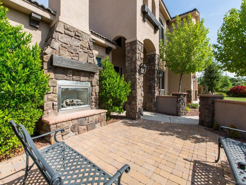 2450 Hafen LN, Santa Clara, UT 84765