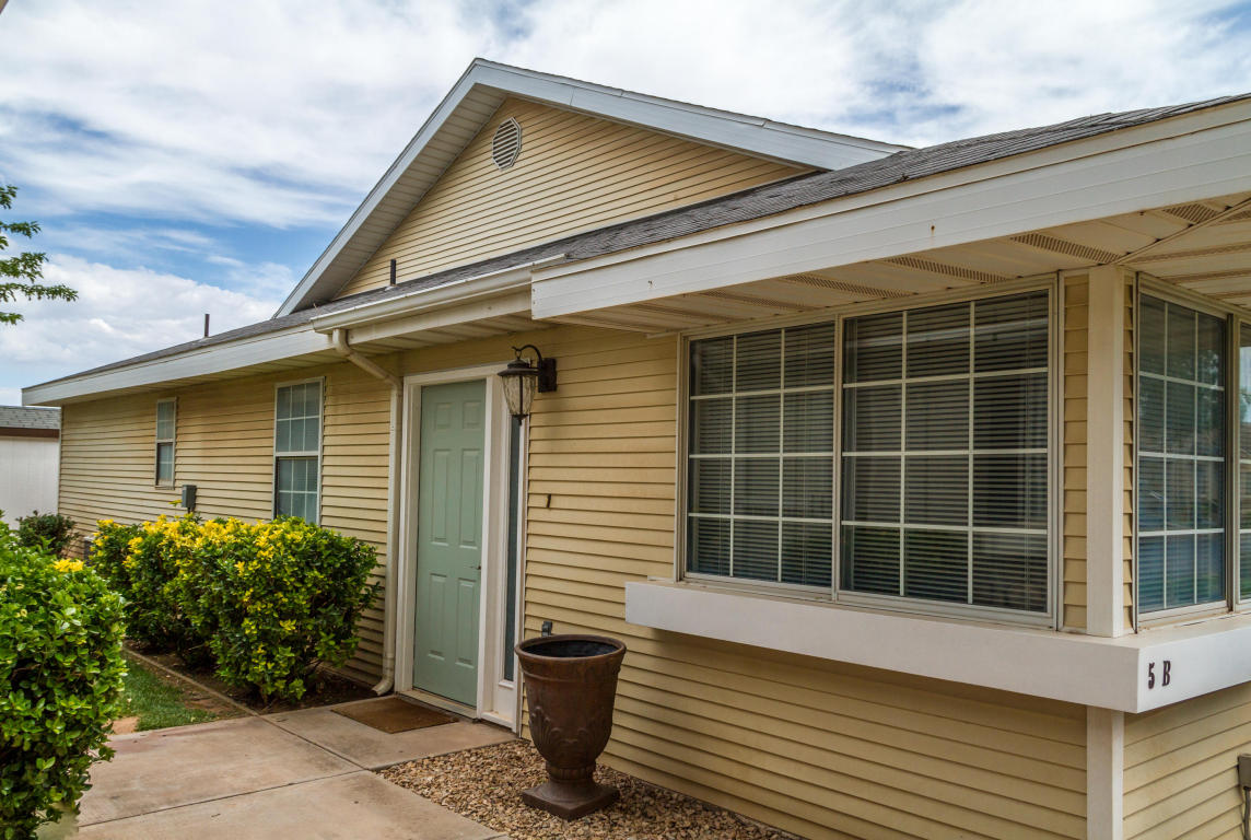 2051 W Canyon View DR, St George, UT 84770