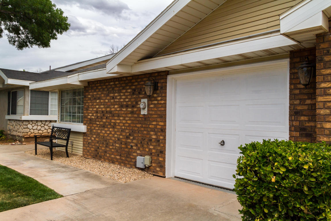 2051 W Canyon View DR, St George, UT 84770