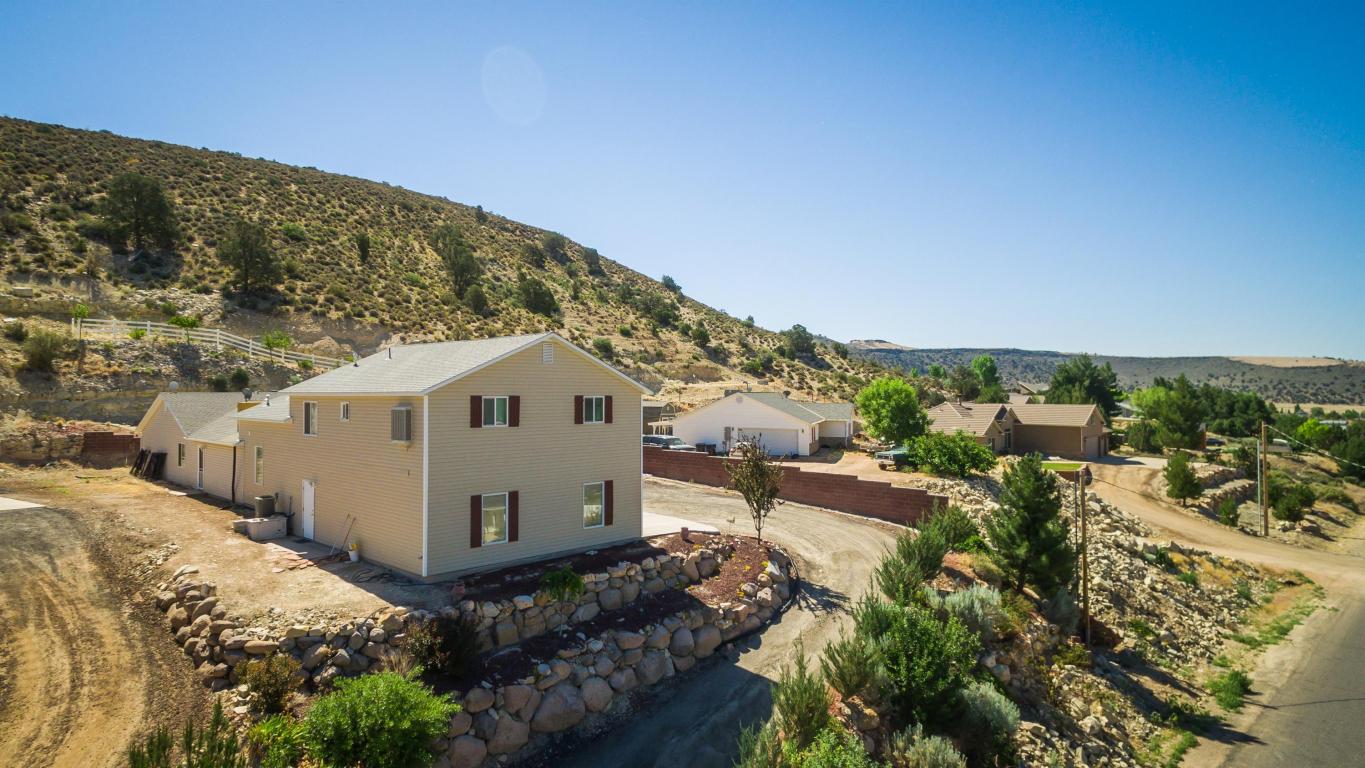 8246 N DIAMOND VALLEY DR, St George, UT 84770