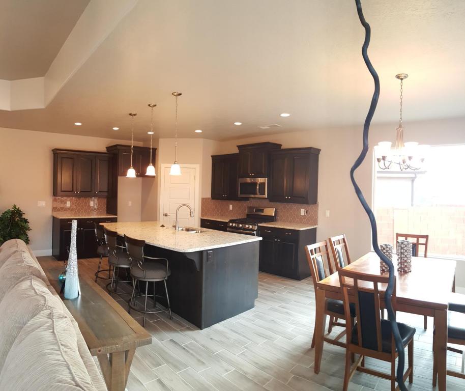 2166 E Colorado CIR, St George, UT 84770