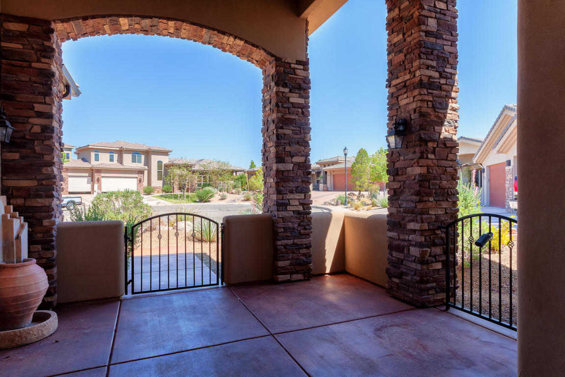 627 S 1950 W CIR, St George, UT 84770