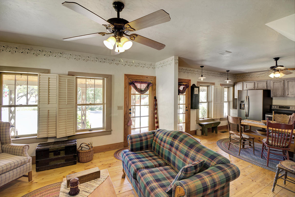 10 W Center ST, Toquerville, UT 84774
