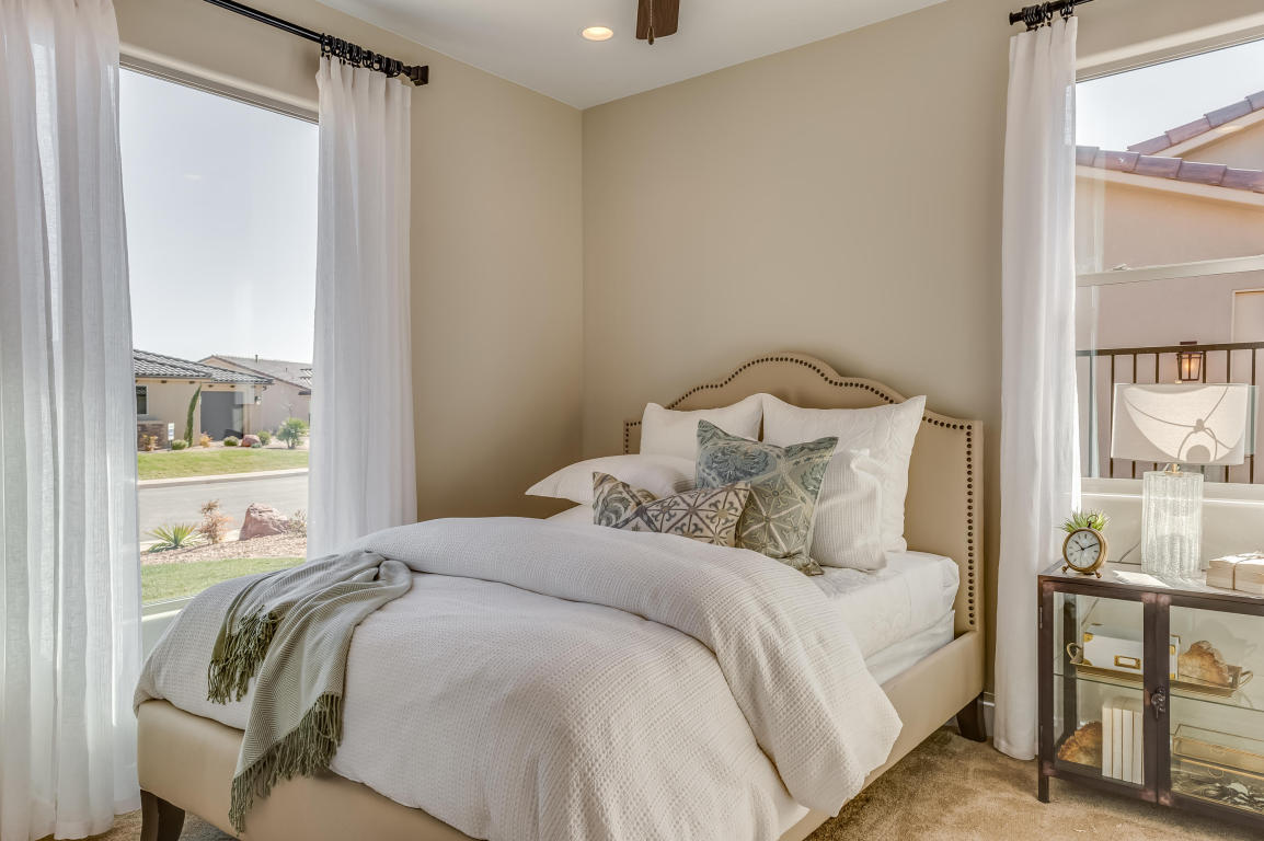 379 N Black Canyon, Washington, UT 84780