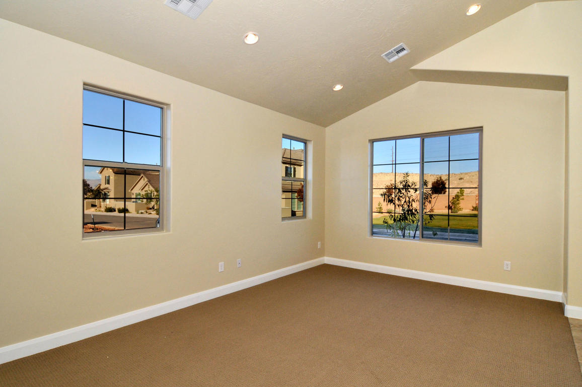 1898 E Fiesta LN, Washington, UT 84780
