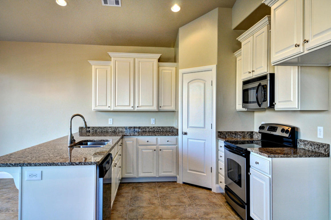 1898 E Fiesta LN, Washington, UT 84780