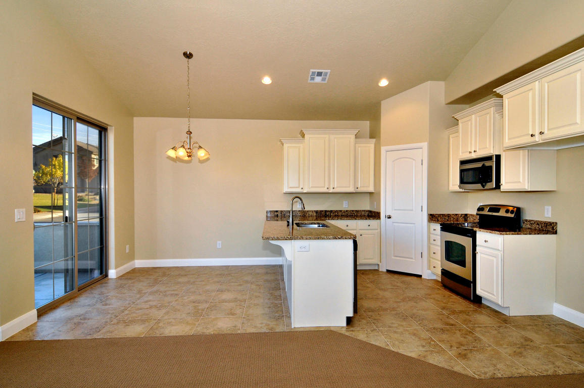 1898 E Fiesta LN, Washington, UT 84780