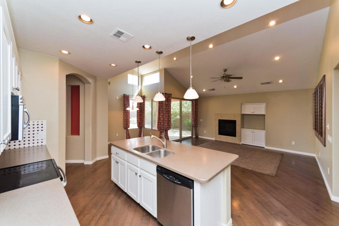 345 N Black Canyon Ave, Washington, UT 84780