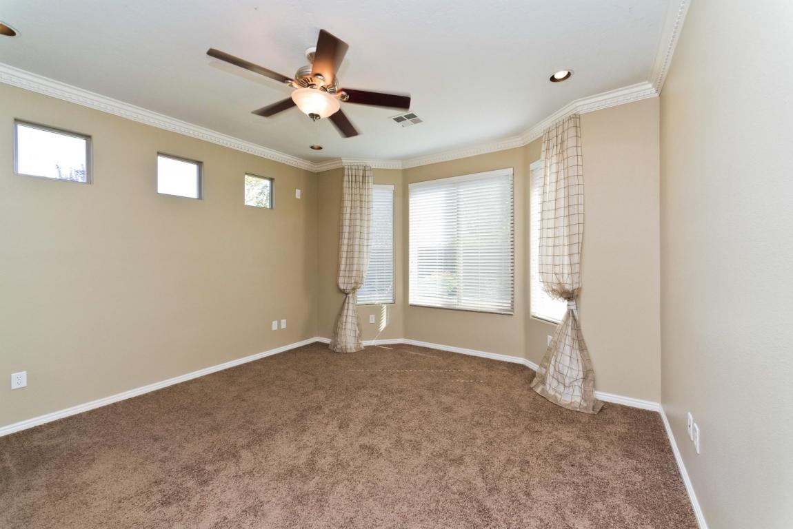 345 N Black Canyon Ave, Washington, UT 84780