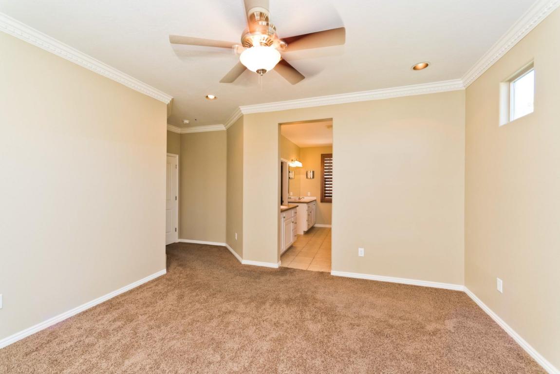 345 N Black Canyon Ave, Washington, UT 84780